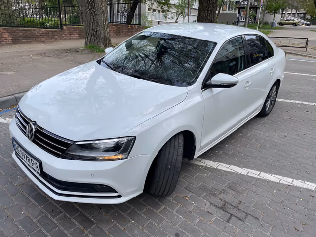 Volkswagen Jetta - фото 2