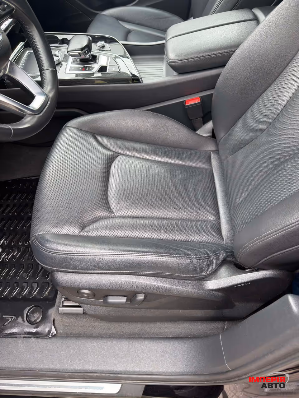 Audi Q7 - фото 13