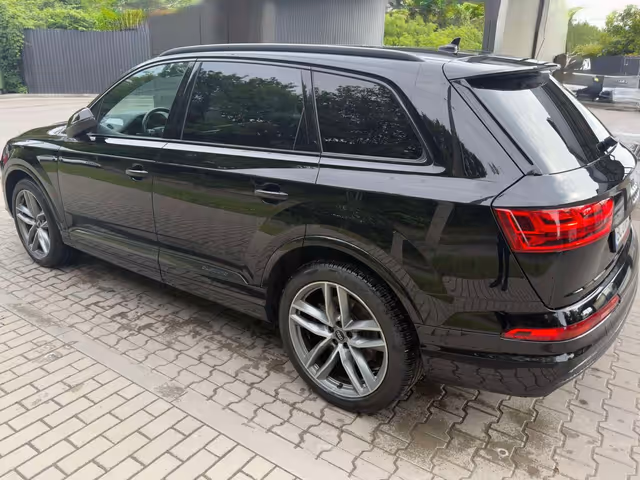 Audi Q7 - фото 4