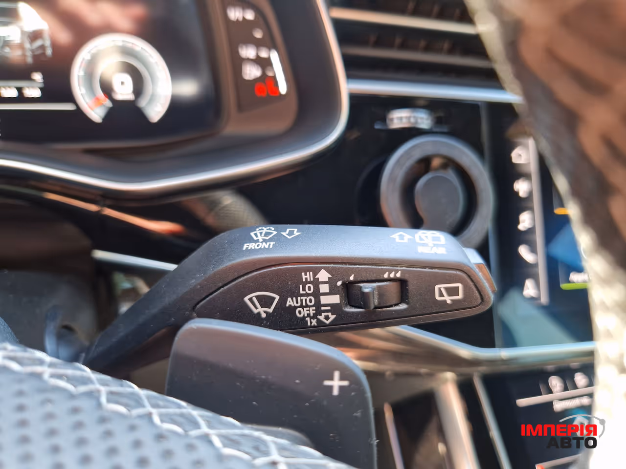 Audi Q8 - фото 28