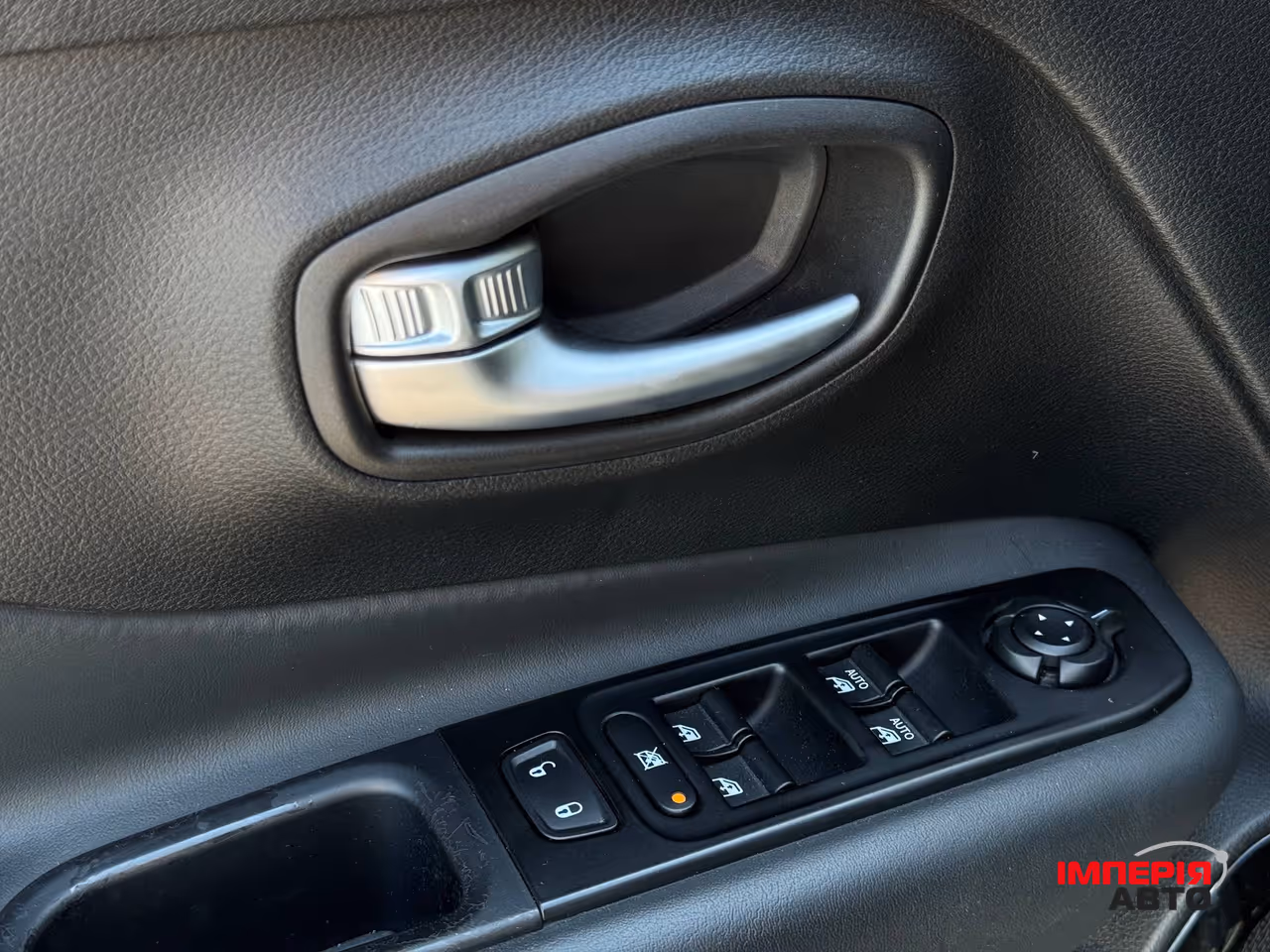 Jeep Renegade - фото 27