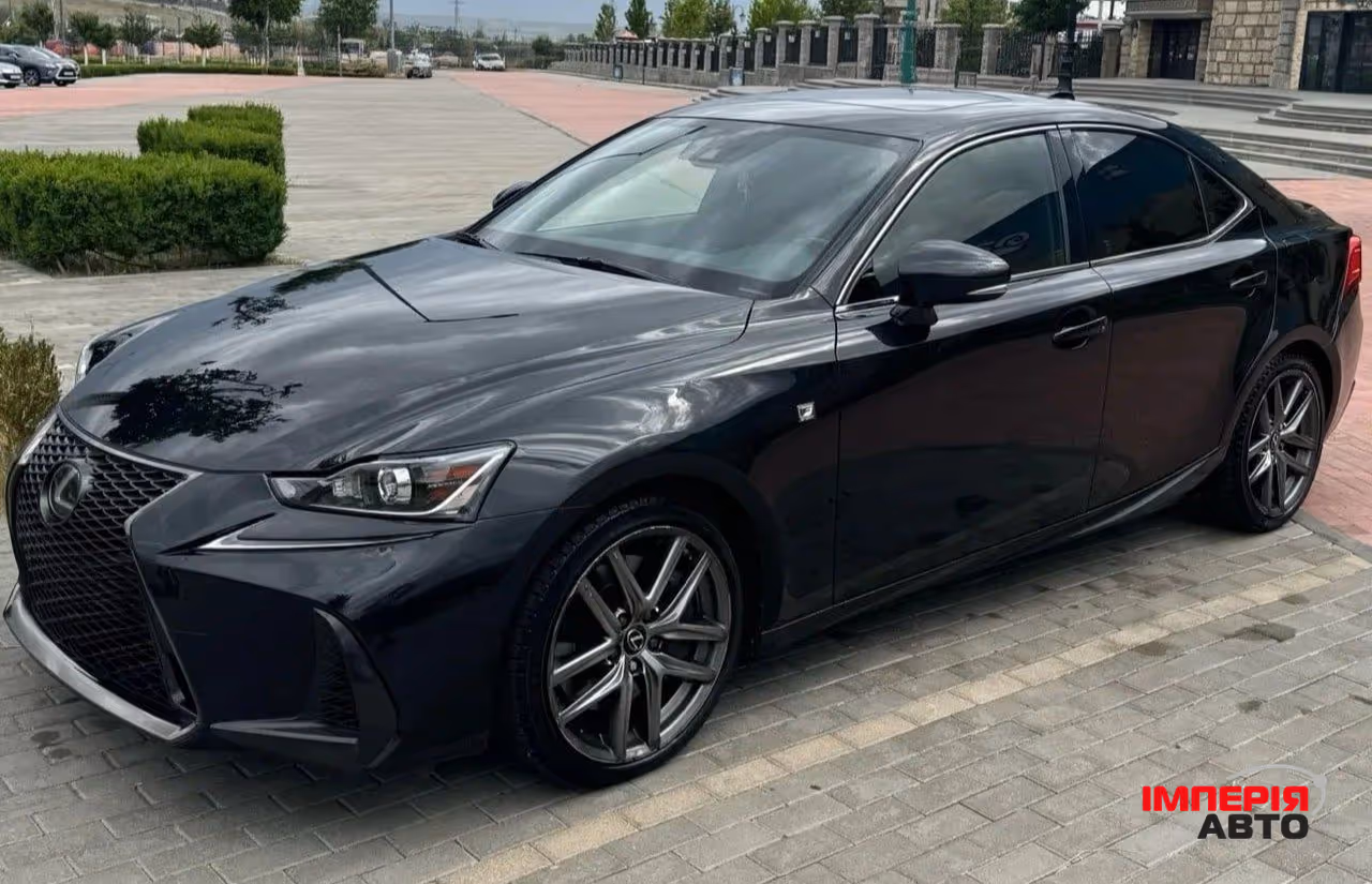 Lexus IS - фото 2