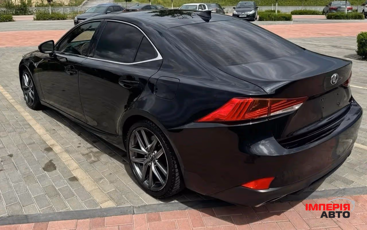 Lexus IS - фото 4