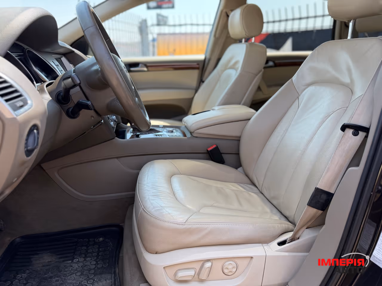 Audi Q7 - фото 14
