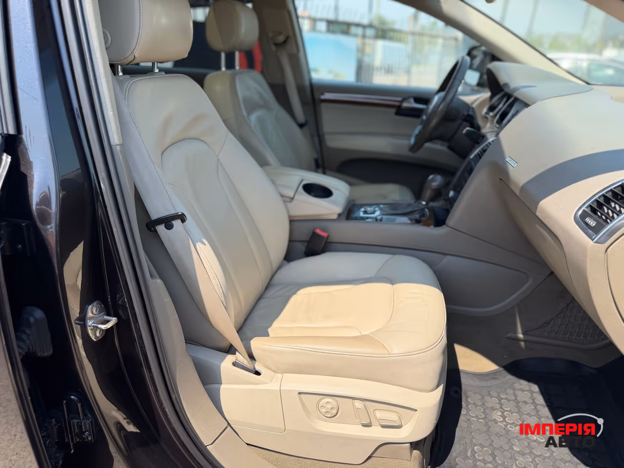Audi Q7 - фото 13