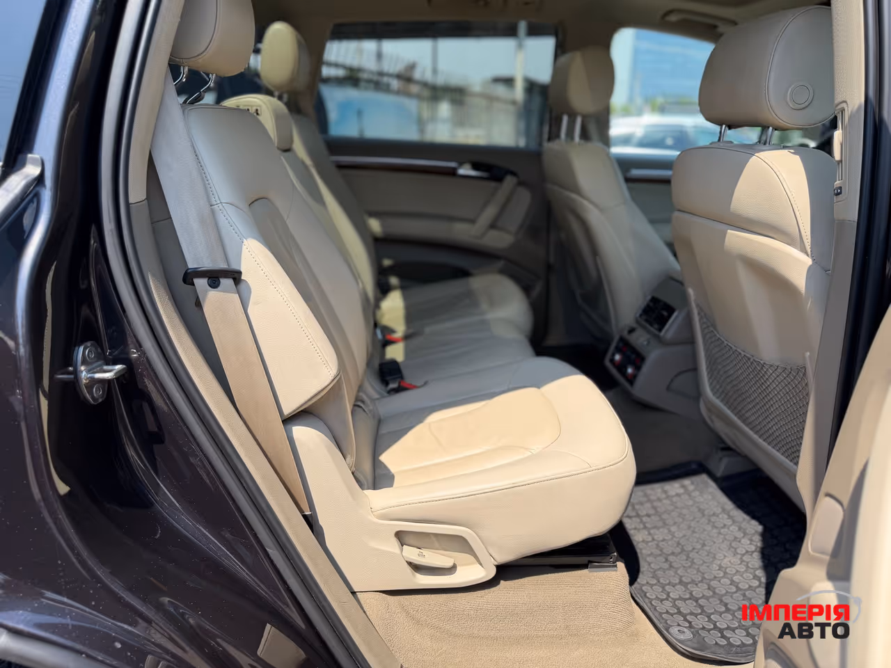 Audi Q7 - фото 12