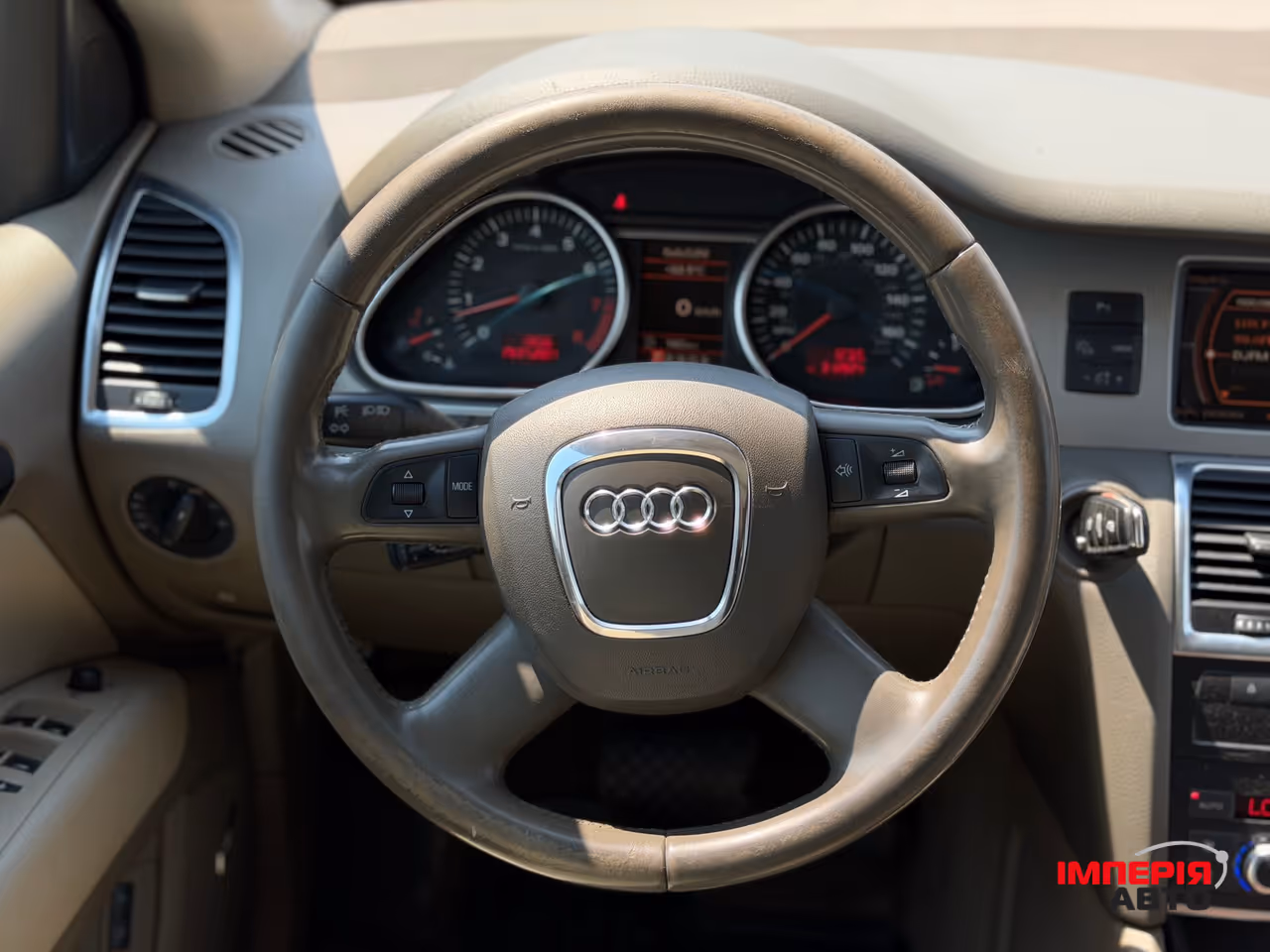 Audi Q7 - фото 8