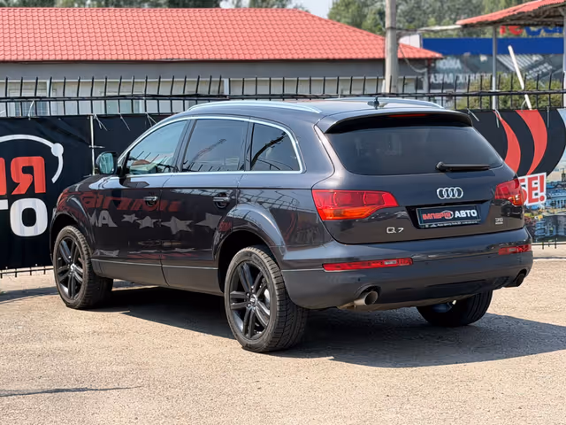 Audi Q7 - фото 5