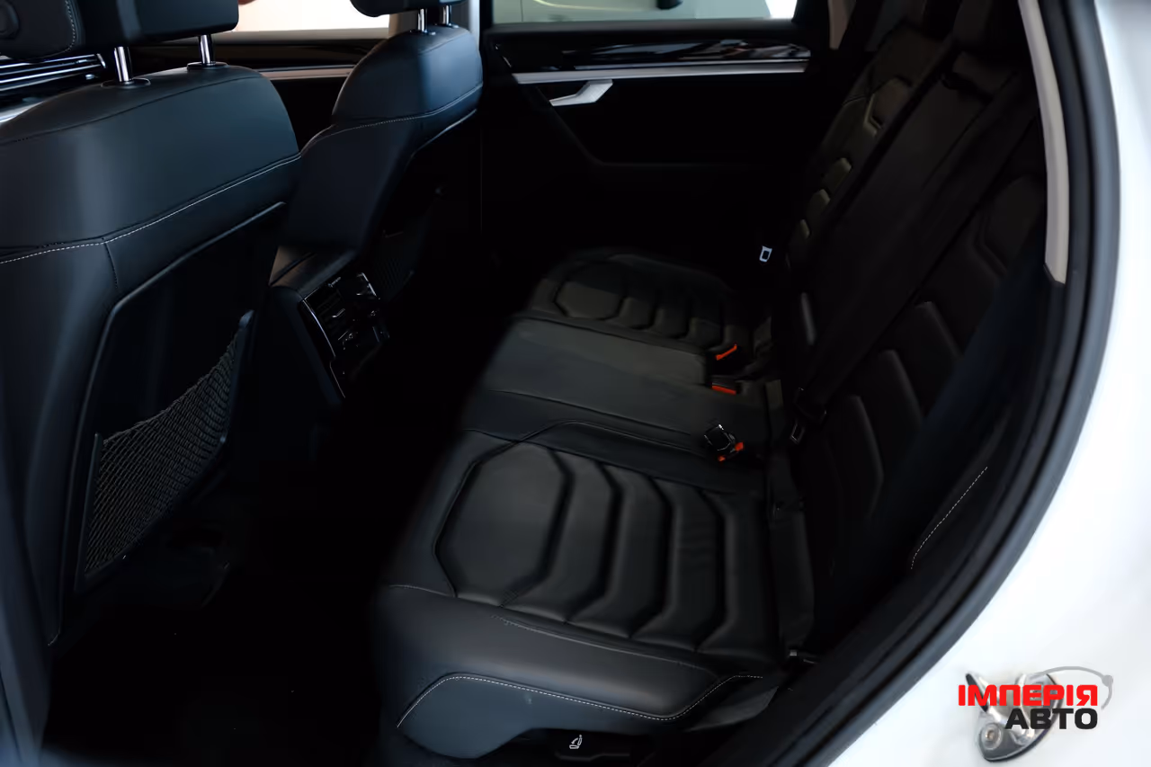 Volkswagen Touareg - фото 8