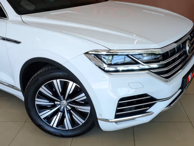 Volkswagen Touareg - фото 3