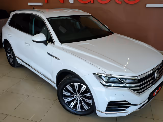 Volkswagen Touareg - фото 4