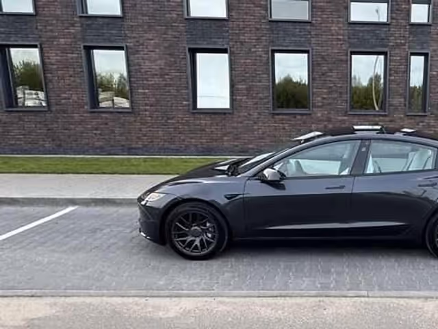 Tesla Model 3 - фото 5