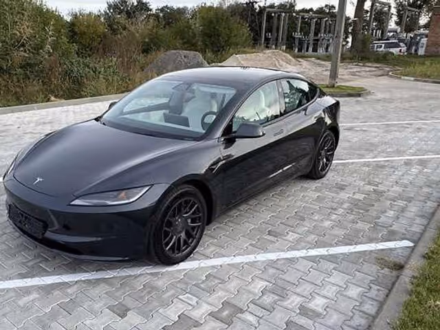 Tesla Model 3 - фото 3