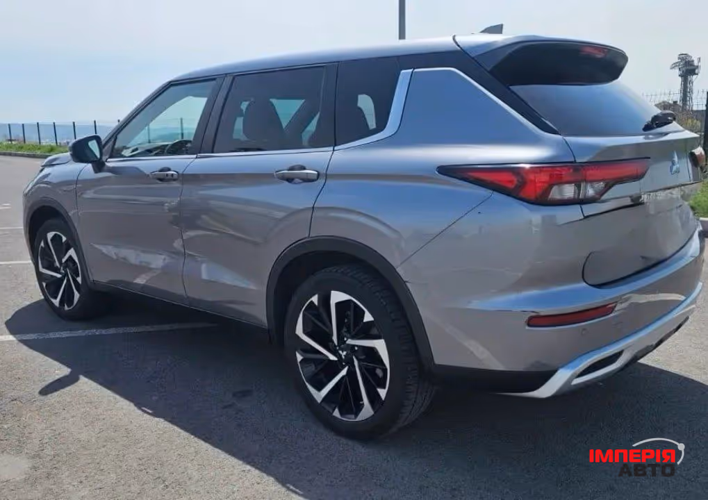 Mitsubishi Outlander - фото 4