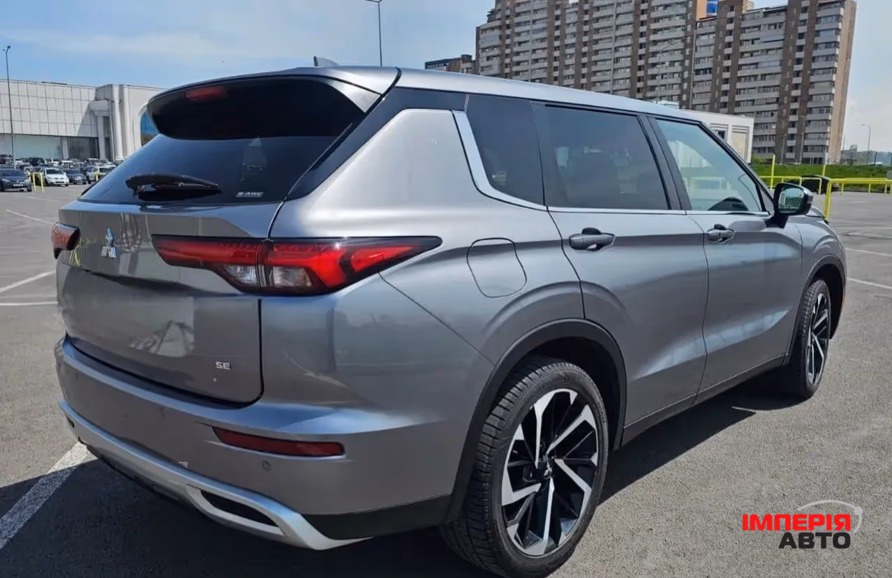 Mitsubishi Outlander - фото 3