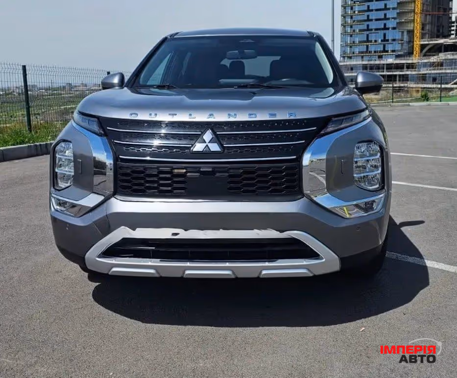 Mitsubishi Outlander - фото 1