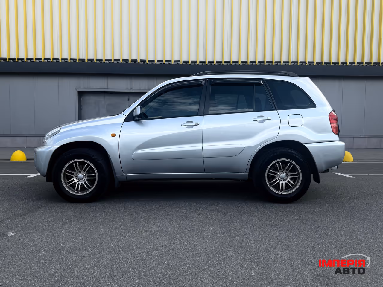 Toyota RAV4 - фото 11