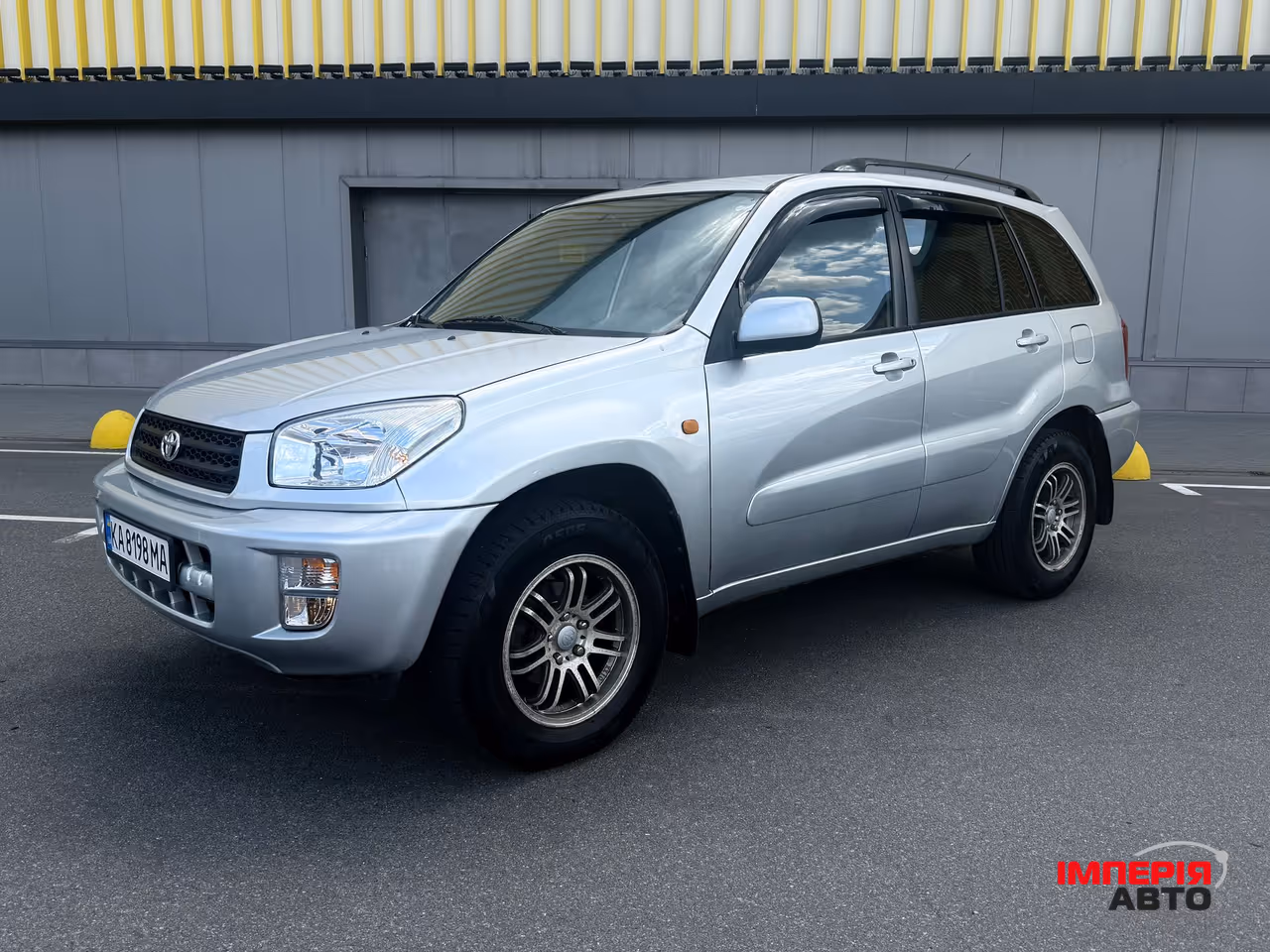 Toyota RAV4 - фото 3