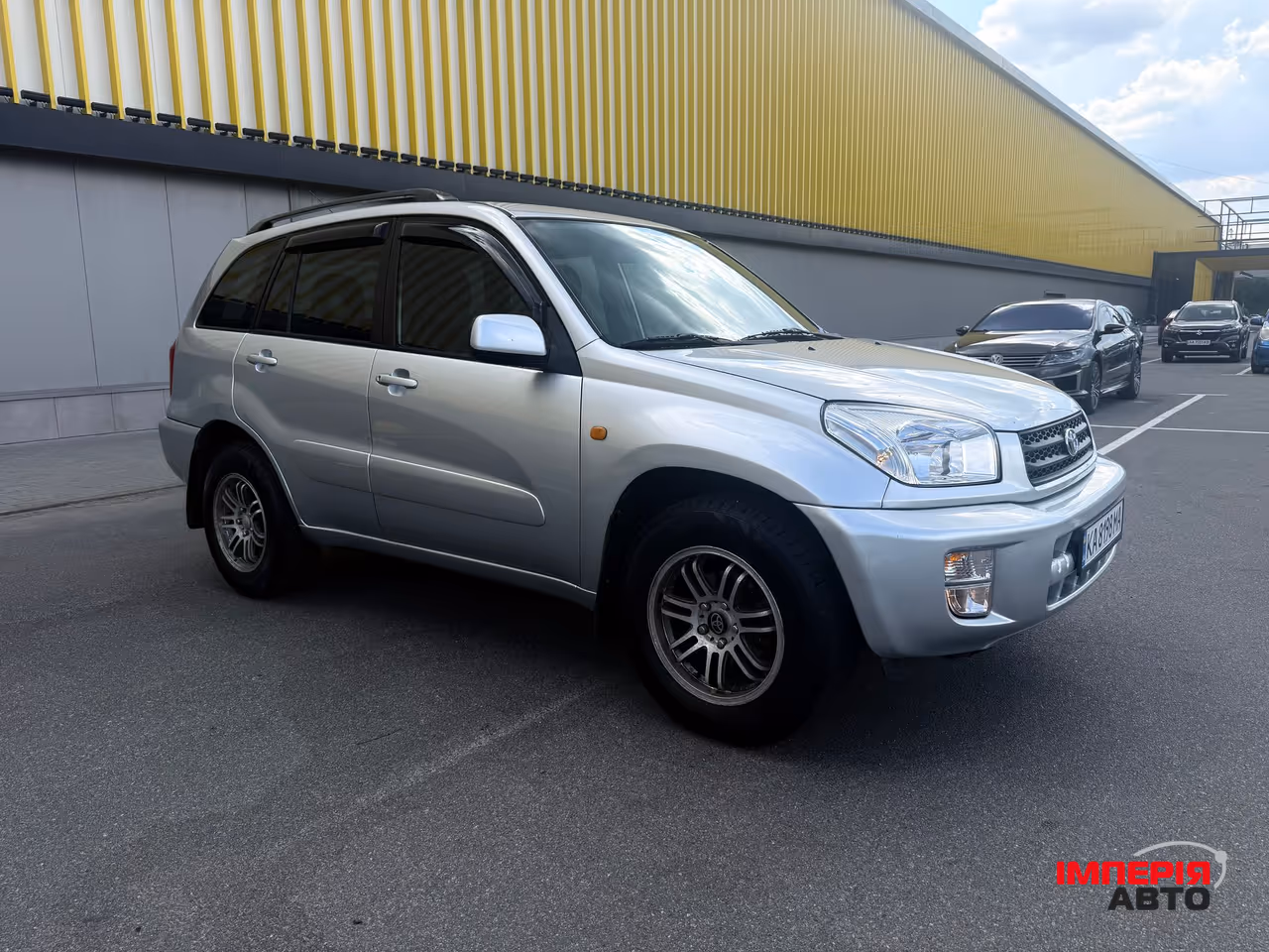 Toyota RAV4 - фото 8