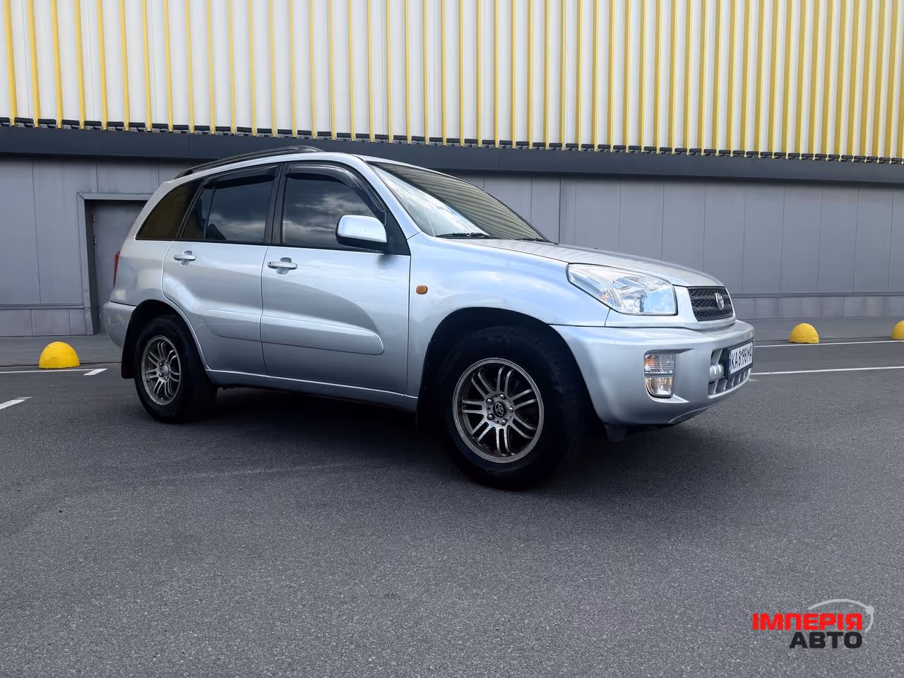 Toyota RAV4 - фото 2