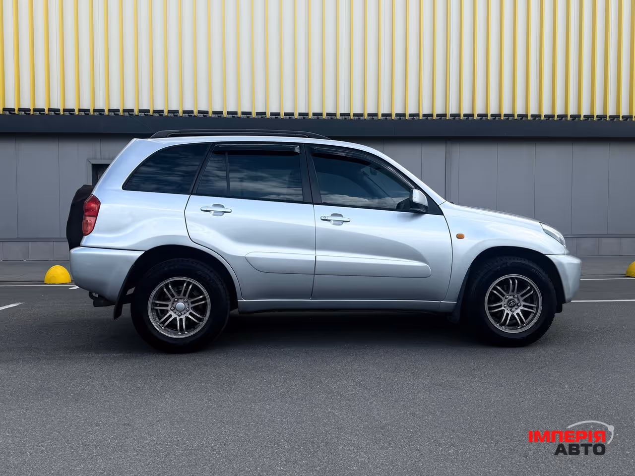 Toyota RAV4 - фото 12