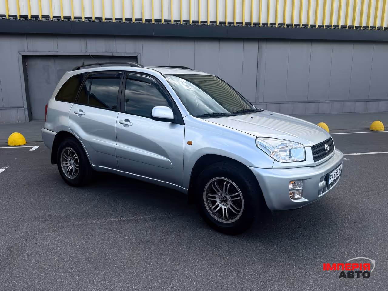 Toyota RAV4 - фото 4