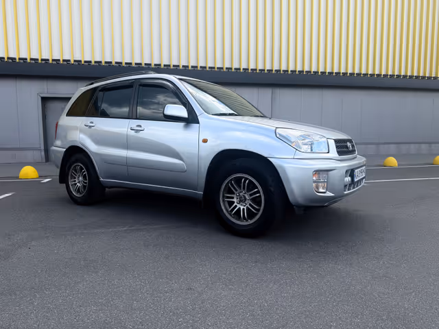 Toyota RAV4 - фото 2