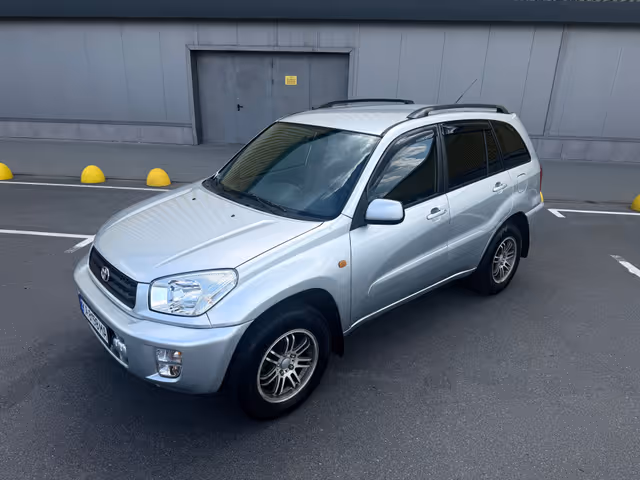 Toyota RAV4 - фото 5