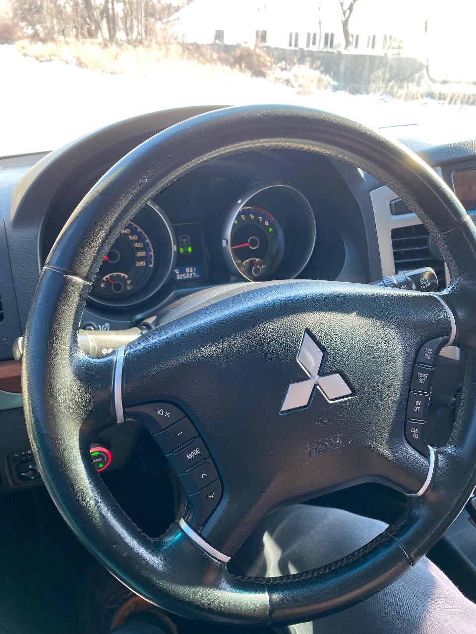 Mitsubishi Pajero - фото 3