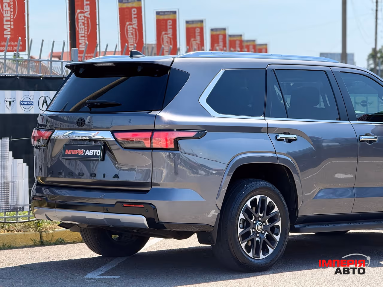 Toyota Sequoia - фото 11