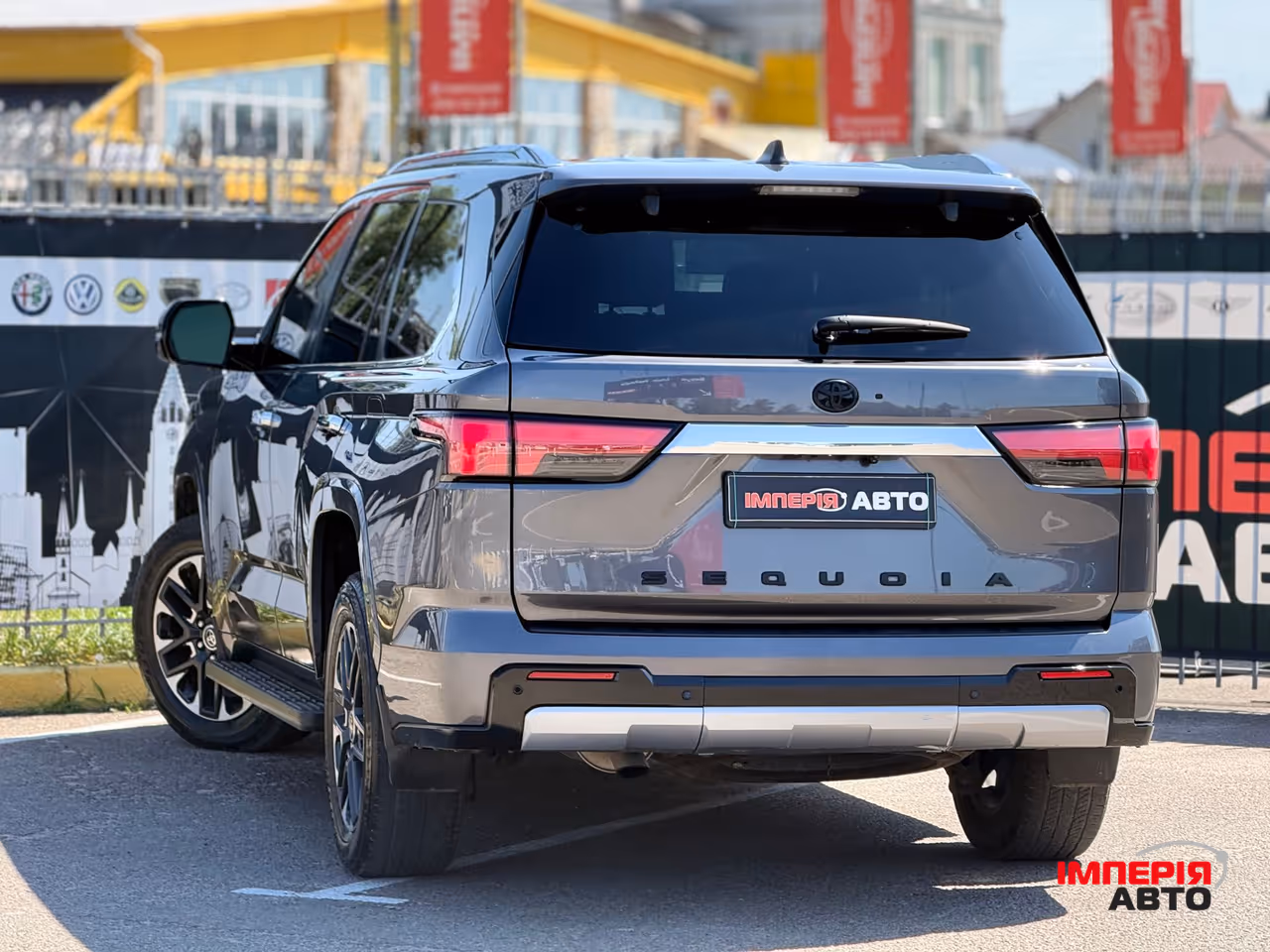 Toyota Sequoia - фото 7