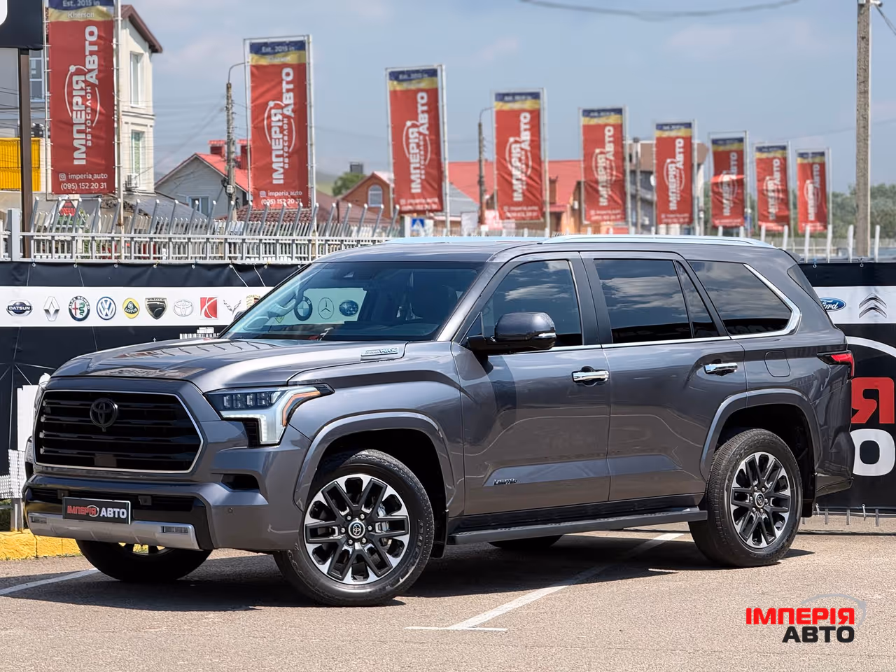 Toyota Sequoia - фото 1