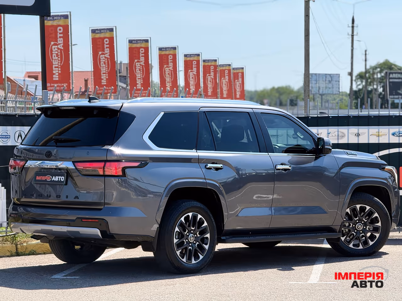 Toyota Sequoia - фото 10