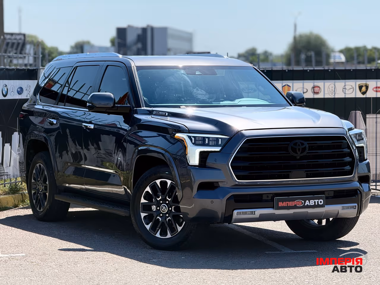 Toyota Sequoia - фото 3