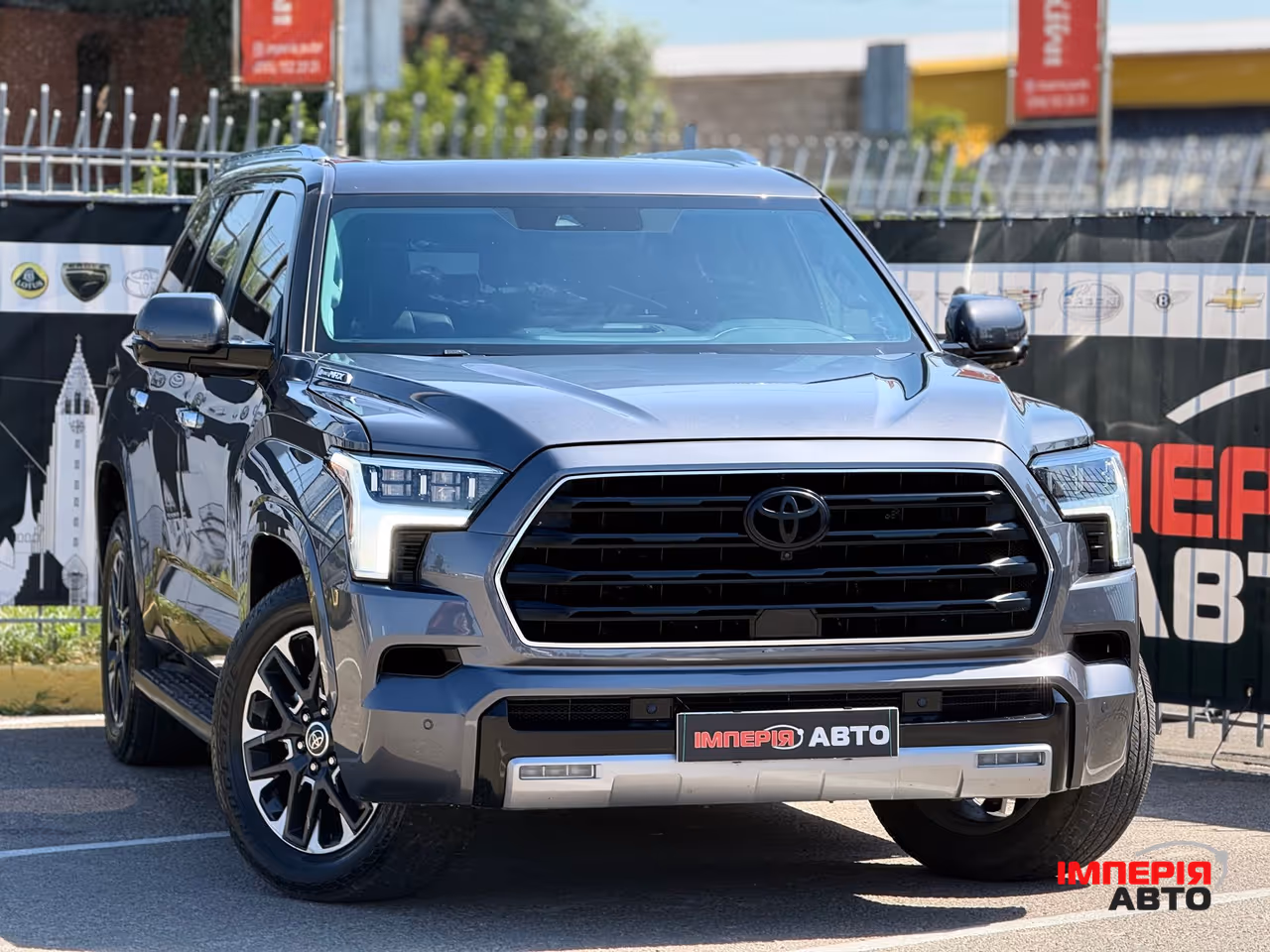 Toyota Sequoia - фото 4