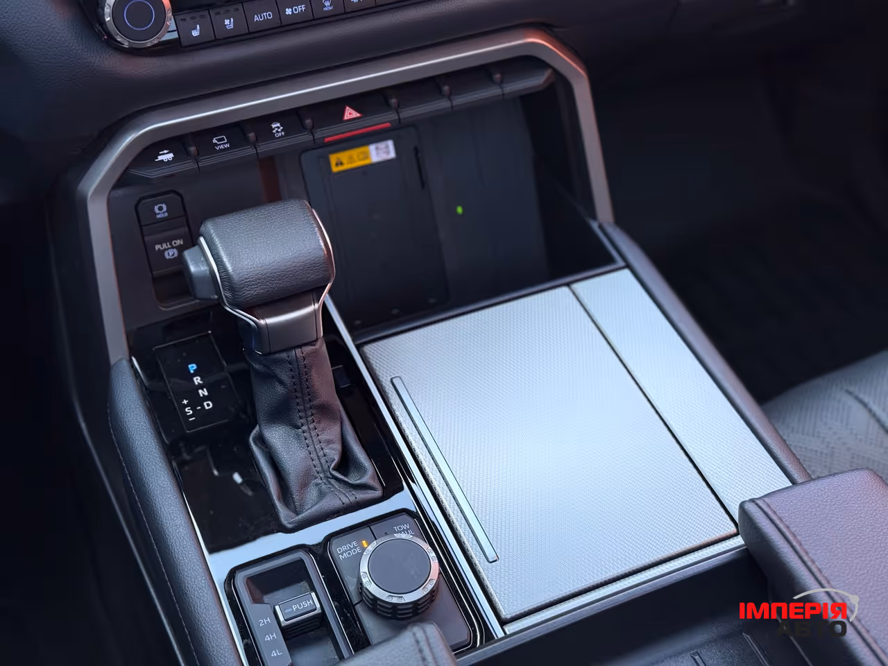 Toyota Sequoia - фото 18
