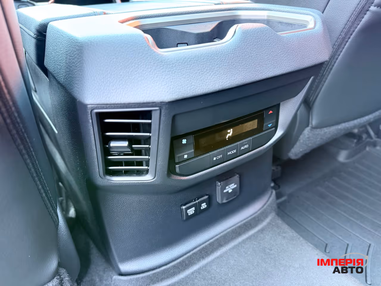 Toyota Sequoia - фото 19
