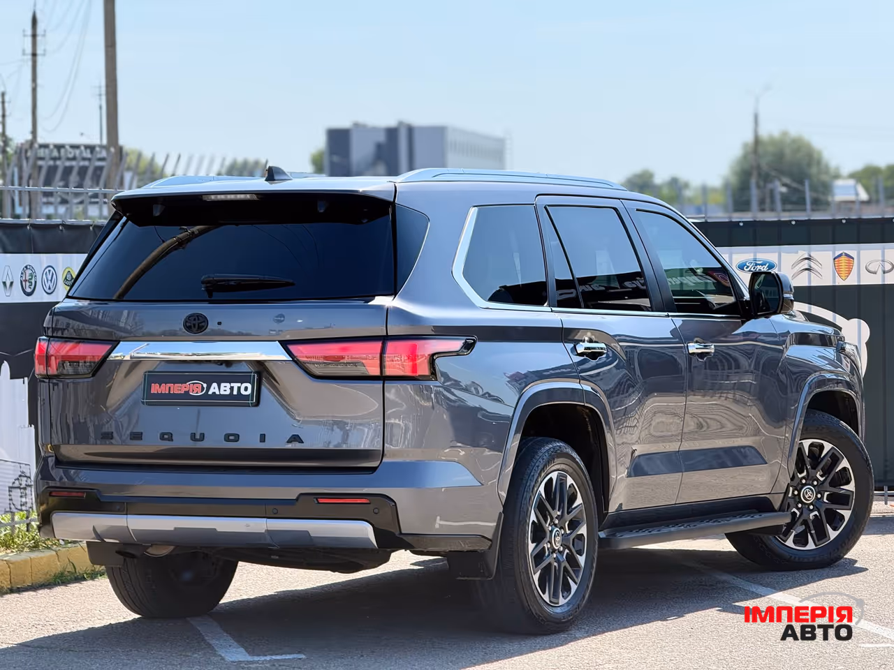 Toyota Sequoia - фото 9
