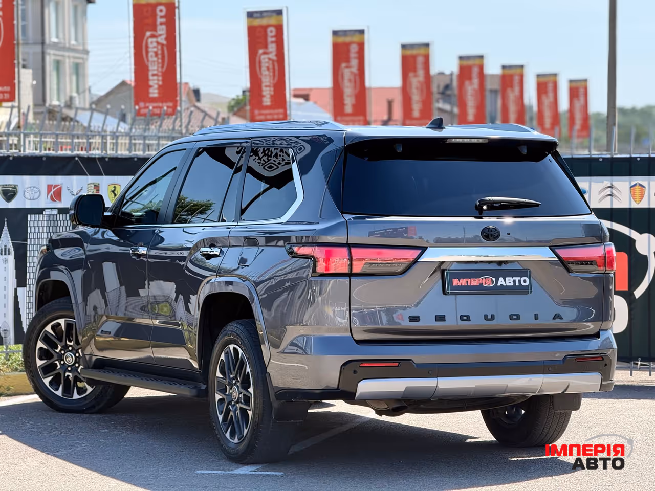 Toyota Sequoia - фото 5
