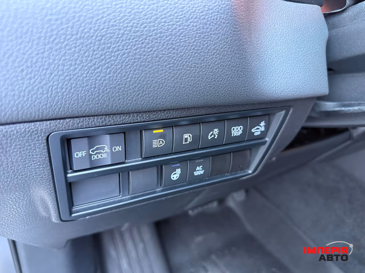 Toyota Sequoia - фото 20