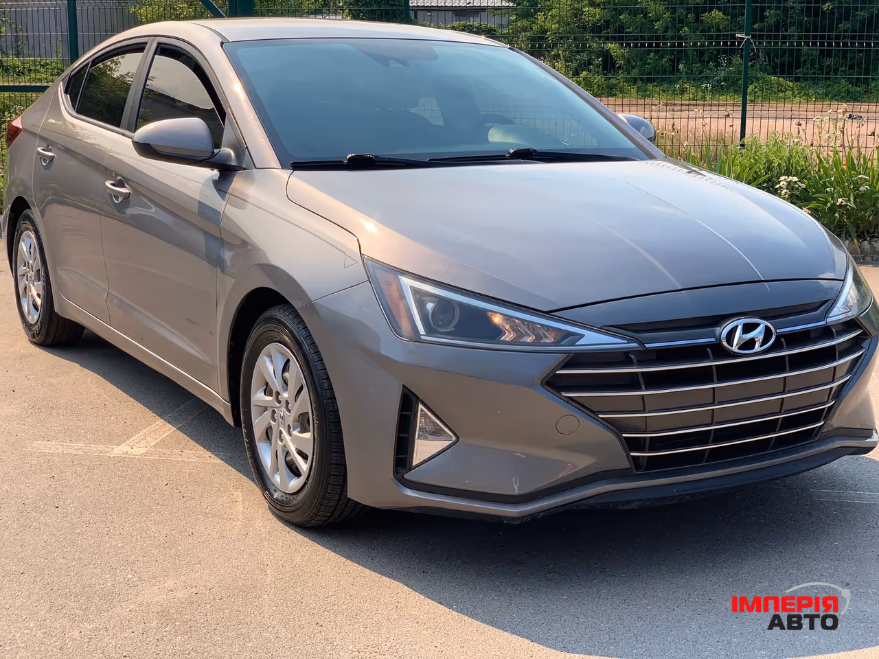 Hyundai Elantra - фото 1