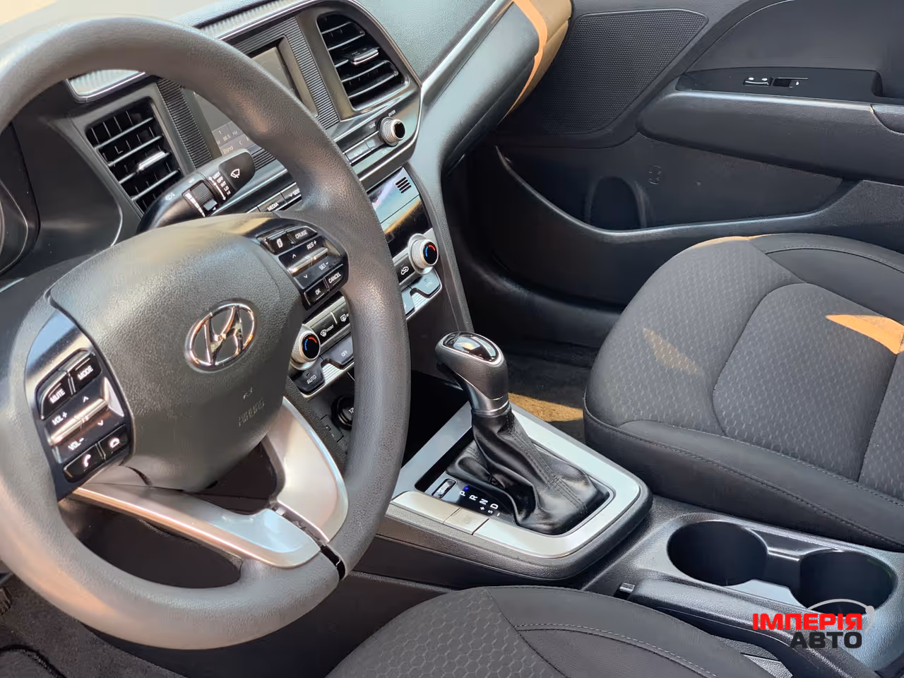 Hyundai Elantra - фото 11