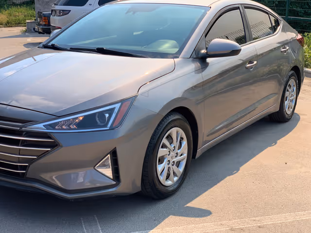 Hyundai Elantra - фото 3