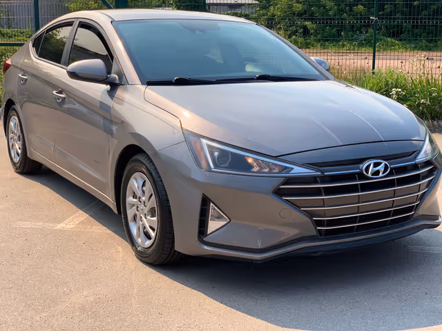 Hyundai Elantra - фото 1