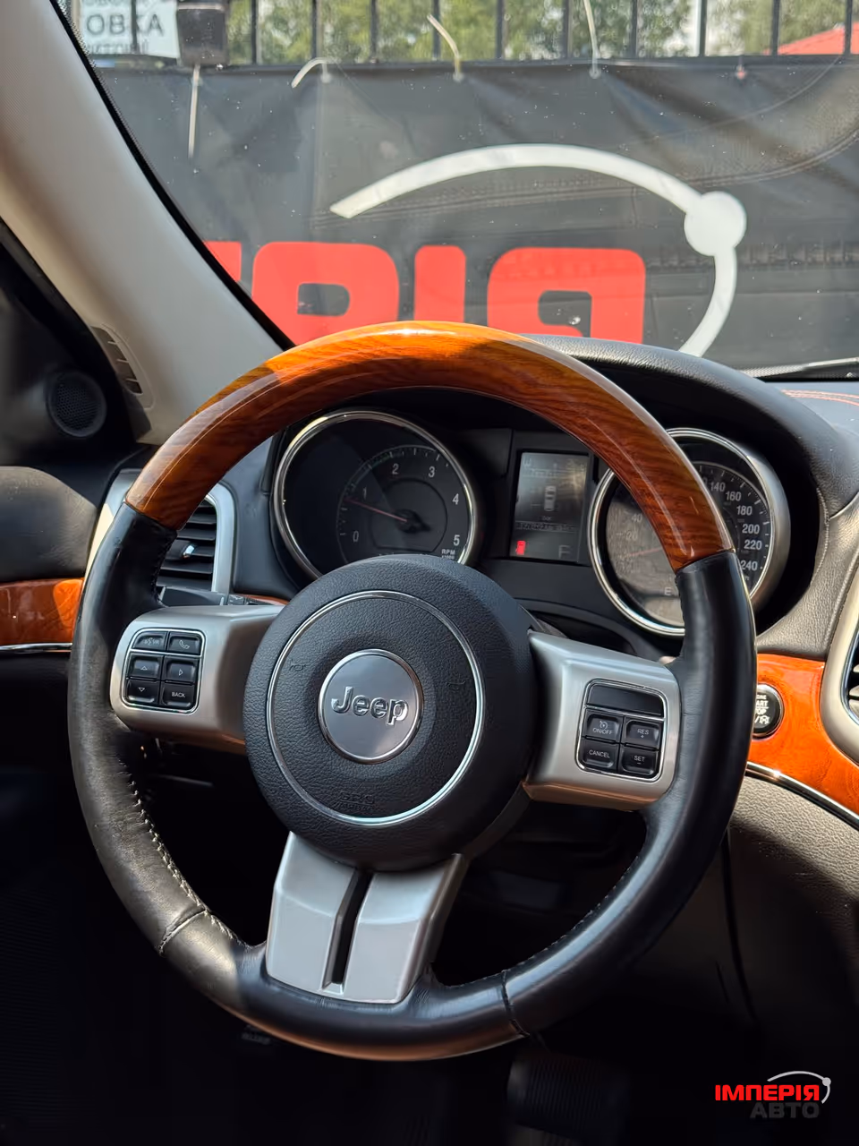 Jeep Grand Cherokee - фото 13