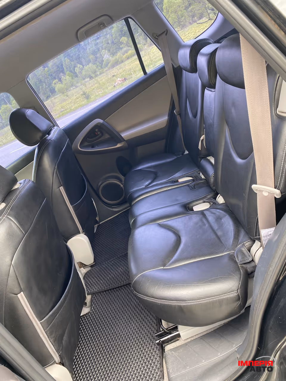 Toyota RAV4 - фото 10