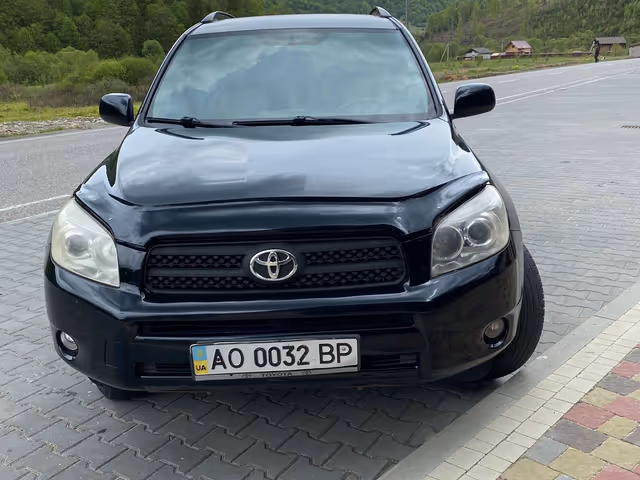 Toyota RAV4 - фото 1