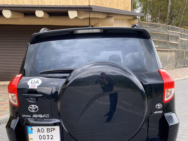 Toyota RAV4 - фото 3
