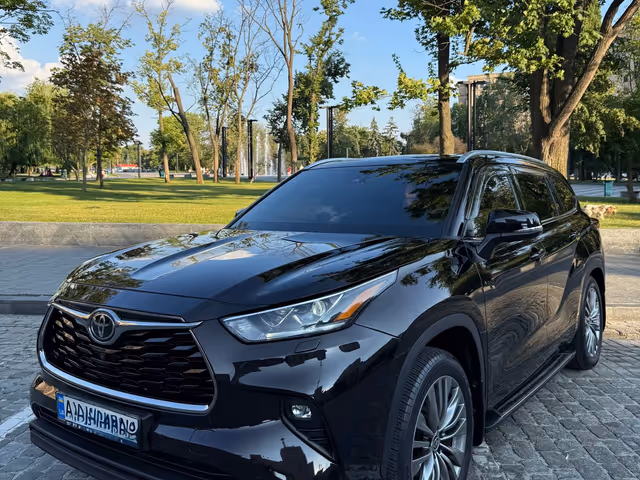 Toyota Highlander - фото 1
