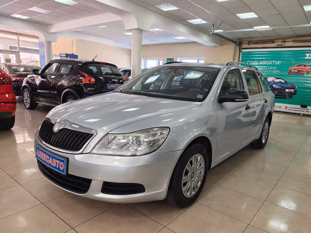 Skoda Octavia - фото 1